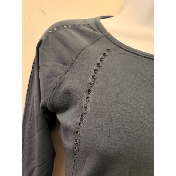 Athleta perforated athletic long sleeve top XS - Picture 3 of 4